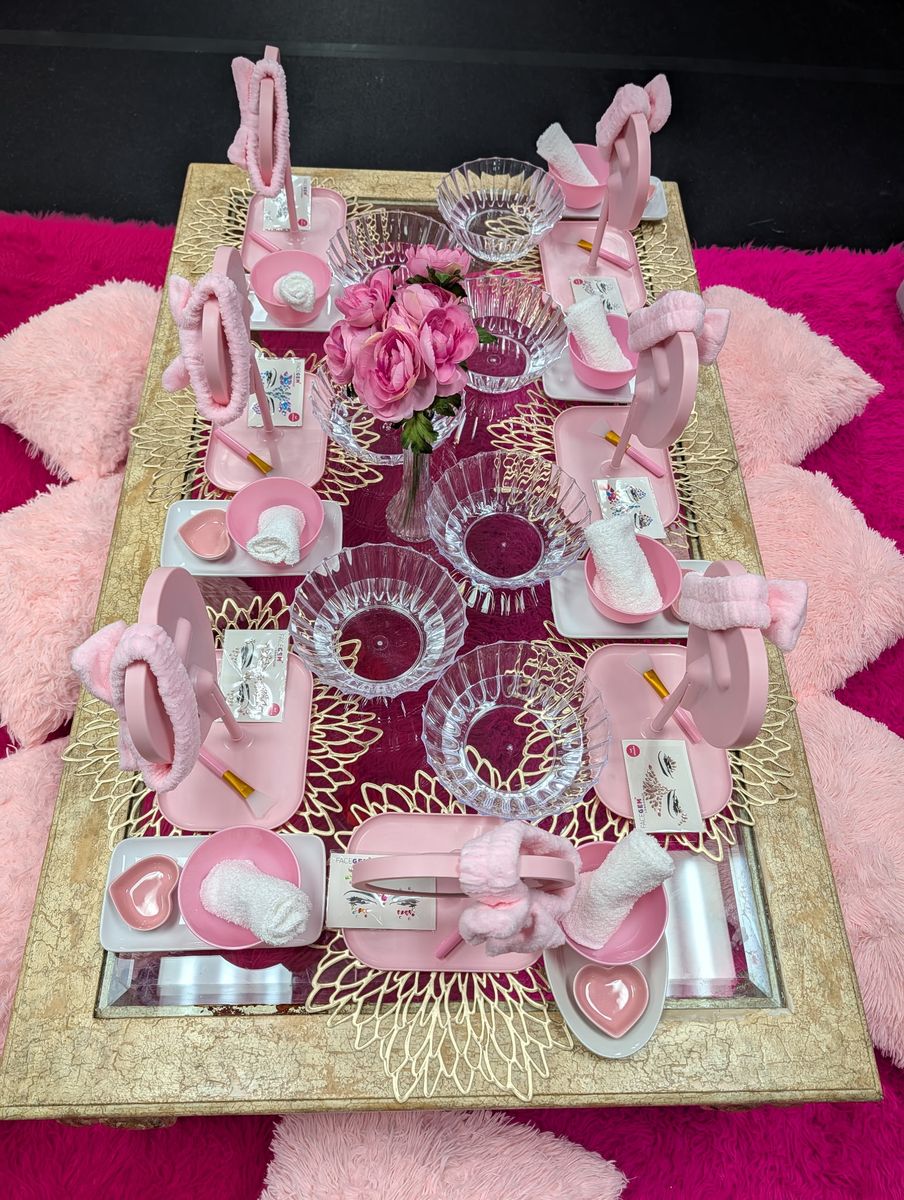 Gold table seen from above, set with mirrors, bowls and headbands